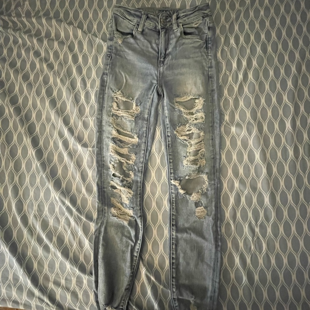 Light washed ripped skinny jeans